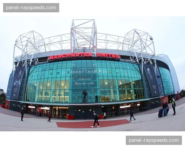 柏林联合主场球迷巨型TIFO致敬建队120周年，覆盖整个南看台