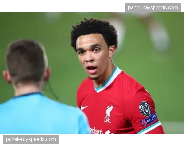 皇马边卫门迪接受采访，谈及与维尼修斯的边路默契养成。